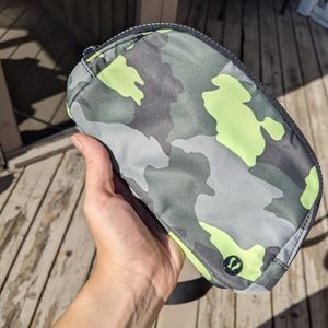 Everywhere Belt Bag - Camo NWT